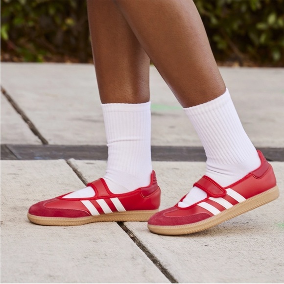 NEW Adidas Women’s Samba Jane 'Scarlet Gum' Red Sneakers Size 6 - Picture 1 of 9